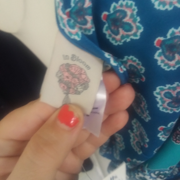 NWT Tank top with criss cross back - Picture 4 of 4